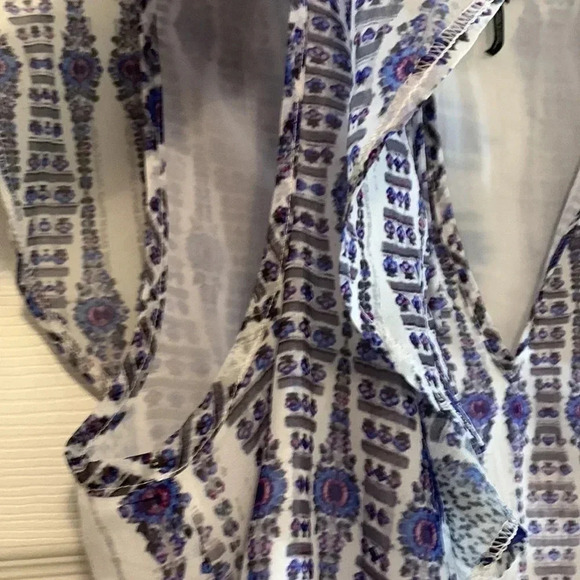 Buffalo Blue and White Women's Top - Picture 4 of 7